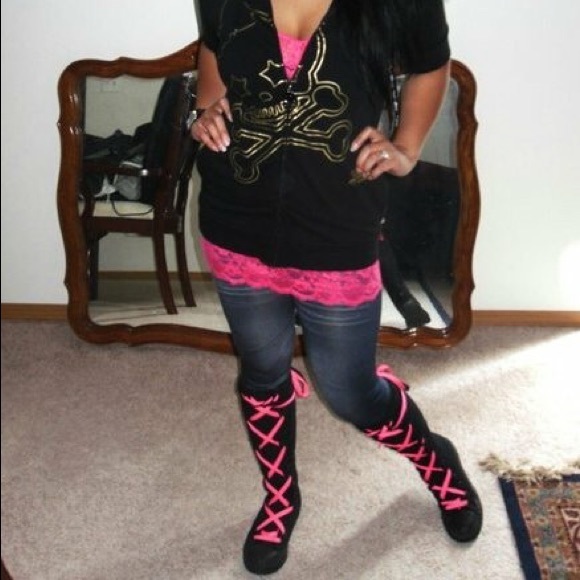 Black on black Knee high converse sneakers no pink laces just black - Picture 2 of 4